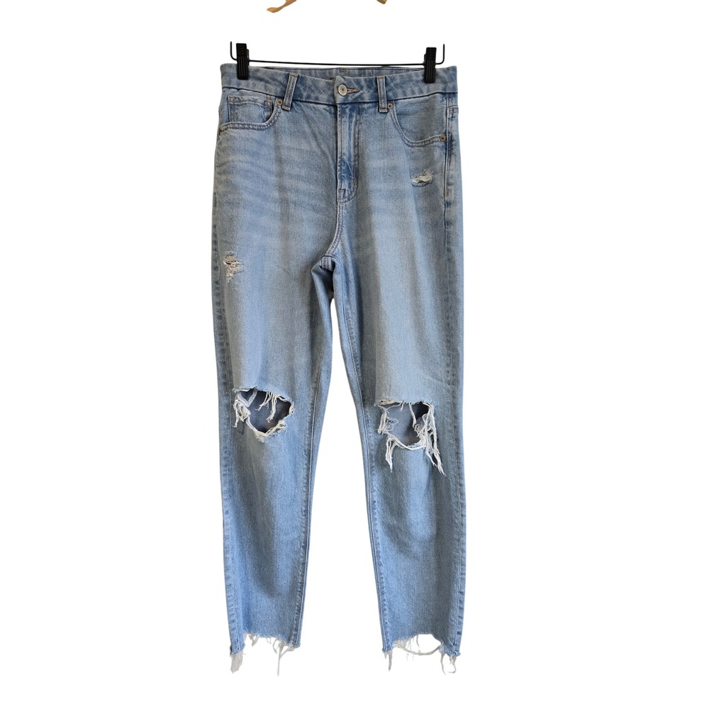 American Eagle Strigid Mom Jeans Light Wash Distressed Frayed Hem Size 6 Regular
